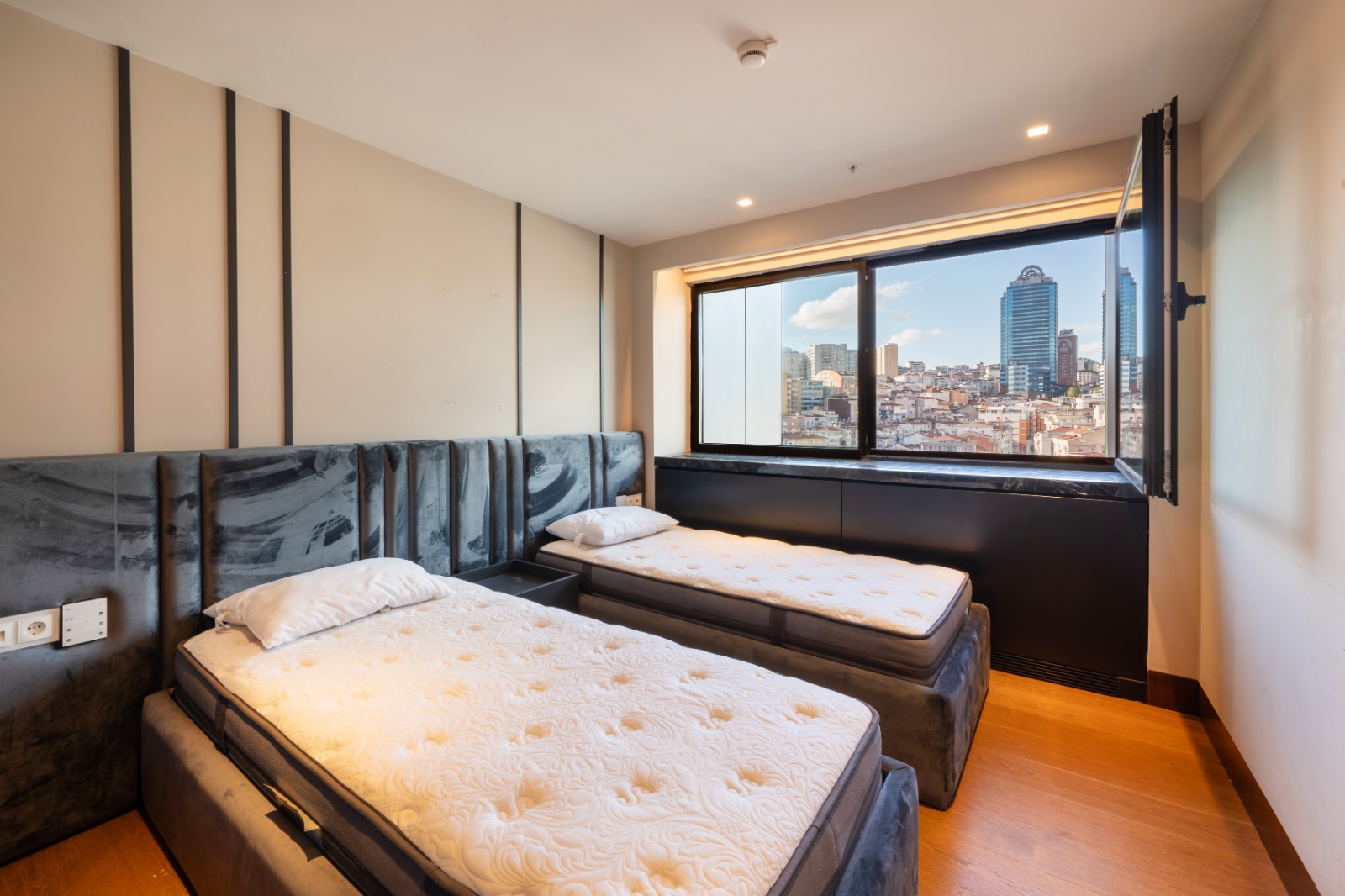 Ritz 8